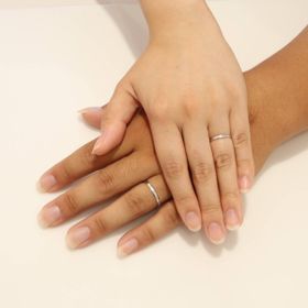 【ツインズキューピッド(Twins Cupid)の口コミ】 医療職、外仕事の2人であるため、仕事の邪魔にならないような華奢なデザイ…