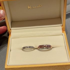 【ケイウノ ブライダル(K.UNO BRIDAL)の口コミ】 私はハーフエタニティにしたのですが、主人はピンクゴールドの色が希望だ…