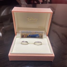 【ケイウノ ブライダル(K.UNO BRIDAL)の口コミ】 「美女と野獣」舞踏会をイメージされた指輪で、元々ゴールドベースだった…