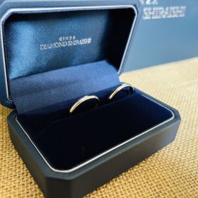 【銀座ダイヤモンドシライシの口コミ】 指輪の品揃えがとても多くて迷いましたが、シンプルな物にしようと最初か…