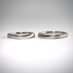 【4℃ BRIDAL(ヨンドシーブライダル)の口コミ】 指輪のデザインは私が一目惚れしたシンプルなデザインです。婚約指輪はダ…