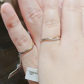 【ケイウノ ブライダル(K.UNO BRIDAL)の口コミ】 デザインも付け心地も理想にとても近い指輪でした。一部ピンクゴールドの…