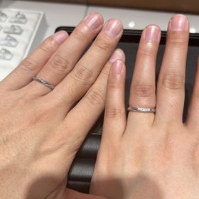 【エクセルコダイヤモンド(EXELCO DIAMOND)の口コミ】 他のお店にはないようなデザインでした。ダイヤが並んでいてとてもキレイ…