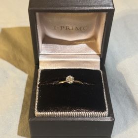 【アイプリモ(I-PRIMO)の口コミ】 着け心地がよく、デザインもシンプルで、ザ、婚約指輪という感じです。リ…