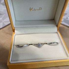 【ケイウノ ブライダル(K.UNO BRIDAL)の口コミ】 
シンプルだが、マット加工などのちょっとした加工が可能でシンプルになり…