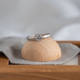 【Cayof(カヨフ)の口コミ】 アンティーク感漂う装いに一目惚れしました。
派手すぎず、静かだけどしっ…