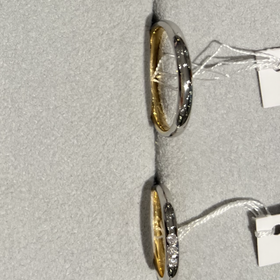 【STAR JEWELRY(スタージュエリー)の口コミ】 デザインに関しては、女性側が真ん中にダイヤモンドが3石あるタイプ、男性…