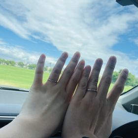 【ケイウノ ブライダル(K.UNO BRIDAL)の口コミ】 ウェーブタイプなので、つけている指が少し細長く綺麗に見えるのが良いな…