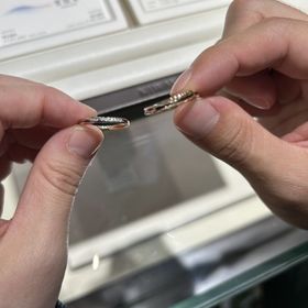 【俄(にわか)の口コミ】 ダイヤモンドがさりげなくついている指輪がよく、こちらの試着を決定。コ…