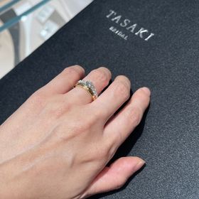 【TASAKI(タサキ)の口コミ】 色々とデザインを決めかねている中で立ち寄った店舗で可憐な印象だったの…