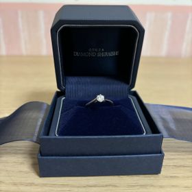 【銀座ダイヤモンドシライシの口コミ】 ダイヤが目立つように、シンプルなリングにしました。リングは指につけや…