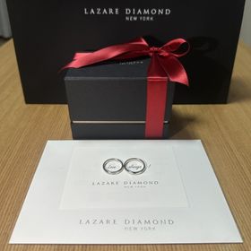 【ラザール ダイヤモンド(LAZARE DIAMOND)の口コミ】 指輪のデザインはストレートで、ダイヤが程よく入っている感じで、どの角…