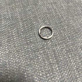 【エクセルコダイヤモンド(EXELCO DIAMOND)の口コミ】 内側にさりげなくレースのような切り込みがあり、とてもフェミニンなデザ…