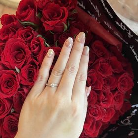 【ラザール ダイヤモンド(LAZARE DIAMOND)の口コミ】 S字形の指輪を探していて、完璧なカーブとメレダイヤが施されたデザインに…