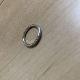 【銀座ダイヤモンドシライシの口コミ】 シンプルかつ、ダイアモンドがキラキラしていてとても綺麗だし、なんと言…