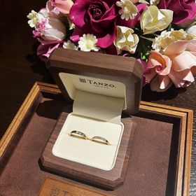 【TANZO.(鍛造指輪)の口コミ】 シンプルかつ繊細な指輪のデザインのおかげでダイヤ本来の輝きに魅了され…