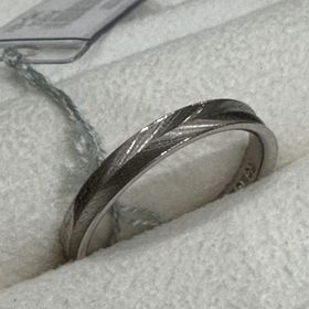 【TOMOE(トモエ)の口コミ】 デザインが他にはないもので、鷹の羽をイメージしたものとなります。表面…