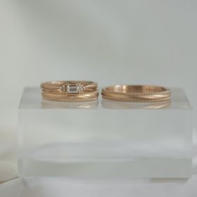 【Cayof(カヨフ)の口コミ】 ダイヤモンドが四角いため、出っ張りが少なく、普段結婚指輪と重ね付けを…