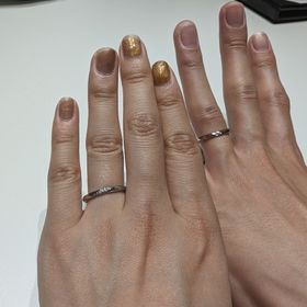 【ラザール ダイヤモンド(LAZARE DIAMOND)の口コミ】 ストレートタイプで、ダイヤが散りばめられたデザインが好みであると伝え…