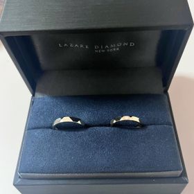 【ラザール ダイヤモンド(LAZARE DIAMOND)の口コミ】 他ではなかなか見ない珍しいデザインに惹かれました。
カット面が多いので…