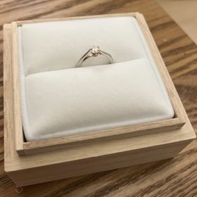 【LAPAGE(ラパージュ)の口コミ】 ダイヤモンドを際立たせる形でブリッジがあり、ダイヤモンドが目立つデザ…