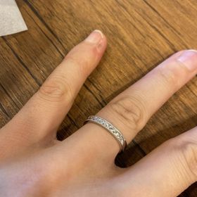 【ケイウノ ブライダル(K.UNO BRIDAL)の口コミ】 シンプルすぎず、細かなデザインがエレガントで派手すぎない。男女問わず…