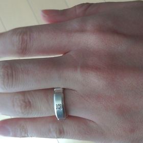 【ESTELLE(エステール)の口コミ】 婚約指輪がシンプルなものにしたので、結婚指輪は毎日つけていても大丈夫…