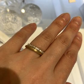 【STAR JEWELRY(スタージュエリー)の口コミ】 ハーフエタニティリングが希望で何種類か見せてもらいました。ハーフエタ…