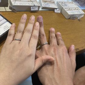 【紡ぎ輪(つむぎわ)】の口コミ 2つの指輪を合わせると桜模様が現れるところが気に入りました。桜模様はピ...