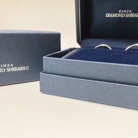 【銀座ダイヤモンドシライシの口コミ】 ・指輪のデザインはシンプルで普段使いしやすいものが多いです。また、種…