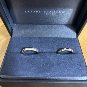 【ラザール ダイヤモンド(LAZARE DIAMOND)の口コミ】 プラチナとゴールドの2色になっていて普段着の邪魔せず指馴染みもよいです…