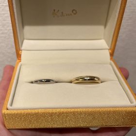 【ケイウノ ブライダル(K.UNO BRIDAL)の口コミ】 シンプルで肌馴染みが良く、寄り添うようなデザインが気に入っています。…