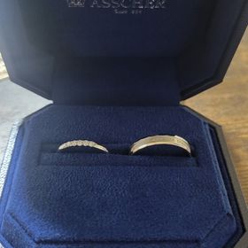【ROYAL ASSCHER(ロイヤル・アッシャー)の口コミ】 ・自分の指輪
光輝いていて高級感があり、男らしいデザインで
一目惚れし…