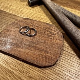 【CRAFY(クラフィ)の口コミ】 デザインは半分槌目、半分鏡面にしました。装着する場所により、デザイン…