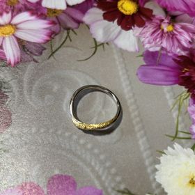 【ケイウノ ブライダル(K.UNO BRIDAL)の口コミ】 ラプンツェルの髪をイメージした部分はゴールドでお花の飾りも付いていま…