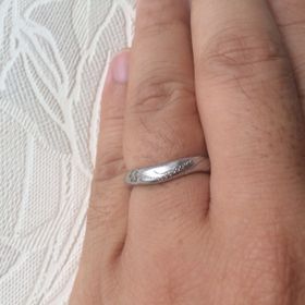 【天久加工所の口コミ】 ハイビスカスの花と風をモチーフにしていてデザインが飽きがこない。プラ…