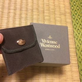 【Vivienne Westwood(ヴィヴィアン・ウエストウッド)の口コミ】 主人がプロポーズの際に自分で選んで購入してくれたものなので、決め手は…
