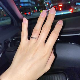 【銀座ダイヤモンドシライシの口コミ】 斜めに流れるデザインがお気に入りです。
メレダイヤも最高評価アルティメ…