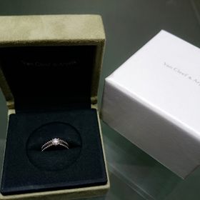 【ヴァン クリーフ＆アーペル(Van Cleef & Arpels)の口コミ】 一生に一度のことなので、憧れのブランドに決めました。他のブランドとは…