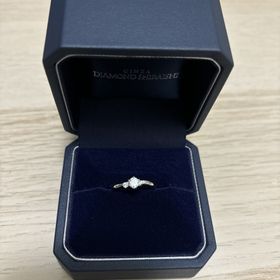 【銀座ダイヤモンドシライシの口コミ】 程よいウェーブで周りにはメレダイヤモンドがついており華やかで可愛い感…