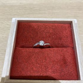 【出雲結(いずもゆい)の口コミ】 元々シンプルな指輪を探しておりましたが、ただシンプルでは面白くない為…