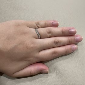 【銀座ダイヤモンドシライシの口コミ】 シンプルなデザインでとても気に入っています。着け心地にこだわって作ら…