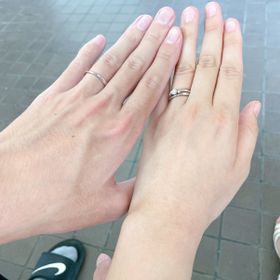 【銀座ダイヤモンドシライシの口コミ】 日本人に似合う柔らかいカーブのデザインがよかったです。本店で買って、…