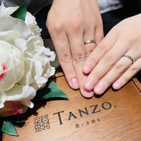【TANZO.(鍛造指輪)の口コミ】 ダイヤは入れる希望がないけれど、輝きは欲しいと話したところ、スターダ…