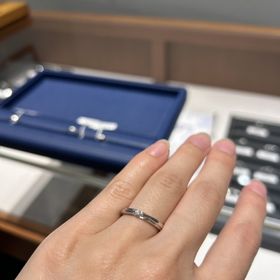 【銀座ダイヤモンドシライシの口コミ】 シンプルな中にデザイン性があり一粒ダイヤが素敵なところがおすすめです…