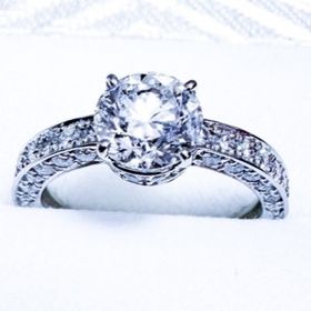 【カオキ　ダイヤモンド専門卸直営店の口コミ】 ハーフエタニティの婚約指輪と結婚指輪を購入しました。
婚約指輪は側面に…