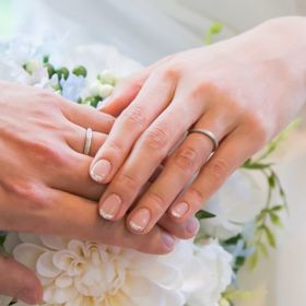 【ROYAL ASSCHER(ロイヤル・アッシャー)の口コミ】 ミル打ちのドットが施されたデザインです。
男性用と女性用ともにミル打ち…