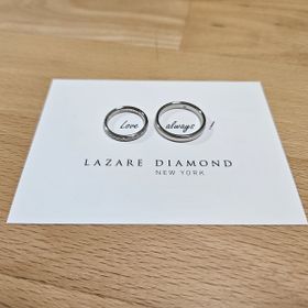 【ラザール ダイヤモンド(LAZARE DIAMOND)の口コミ】 ハーフエタニティで、半分以上ダイヤが埋め込まれているので指輪が多少回…