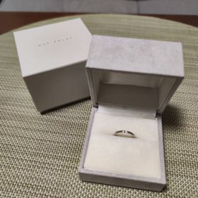 【Toi-lueur(トワル)の口コミ】 結婚指輪は真ん中に小さいダイヤモンドがついているデザインを選びました…