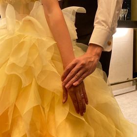 【ROYAL ASSCHER(ロイヤル・アッシャー)】の口コミ 女性側の結婚指輪にはダイヤモンドが敷き詰められていて、可愛い
でも華美...